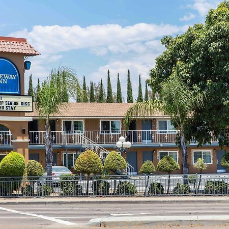 Rodeway Inn Escondido Downtown Exterior photo