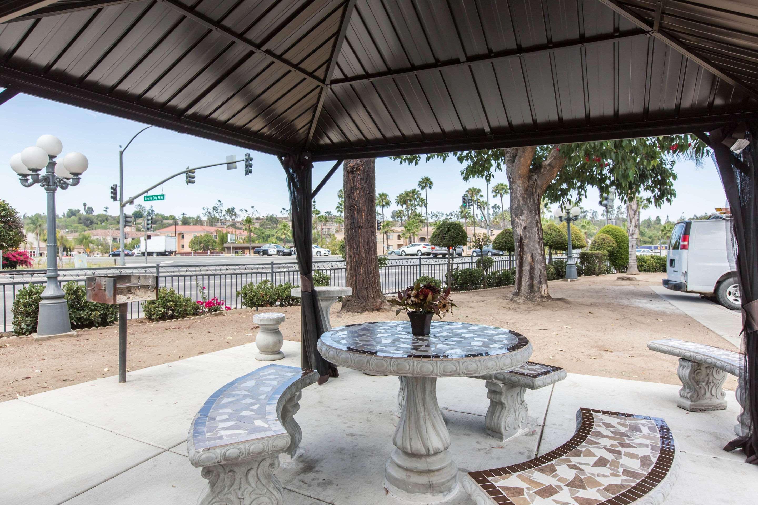 Rodeway Inn Escondido Downtown Exterior photo