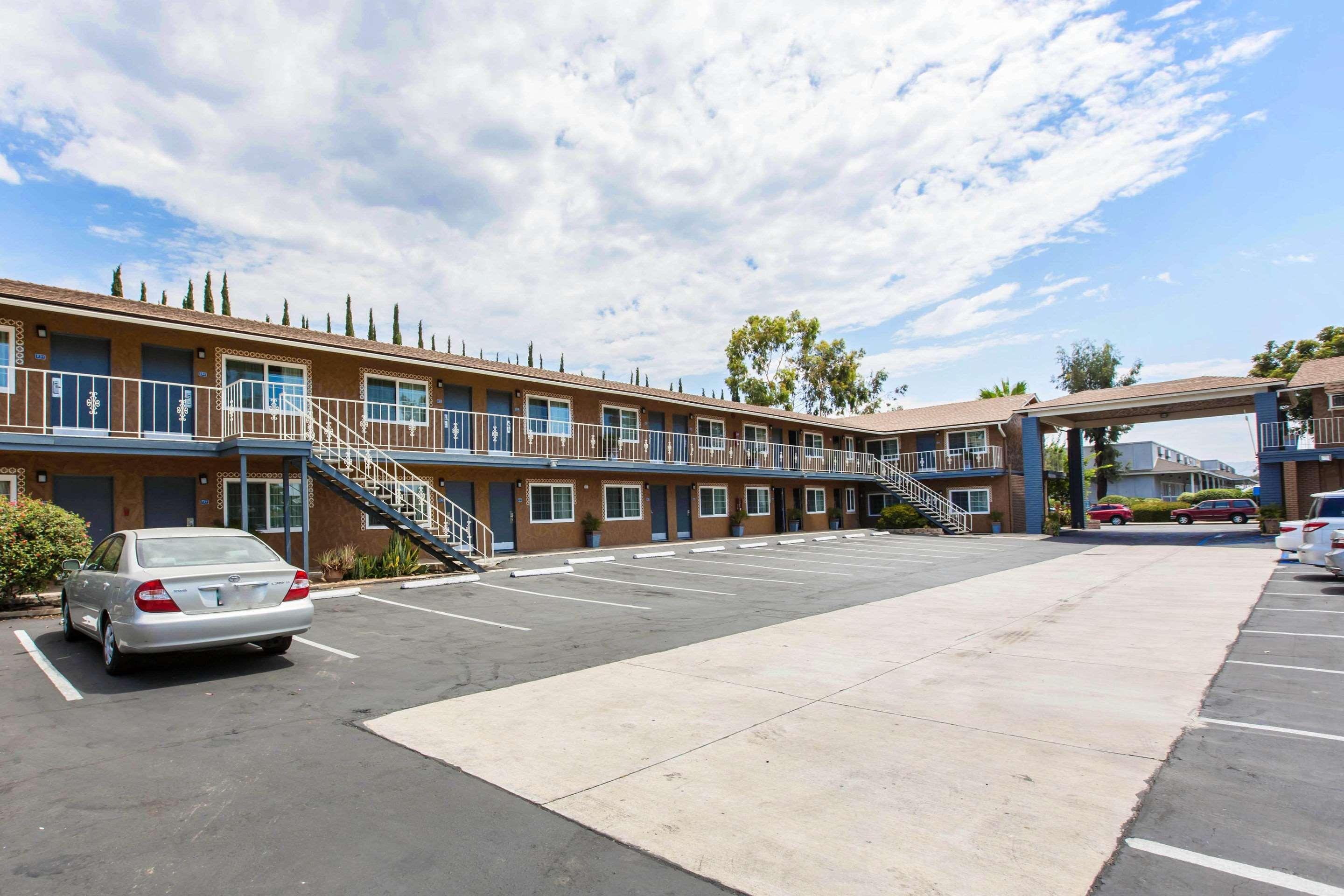 Rodeway Inn Escondido Downtown Exterior photo